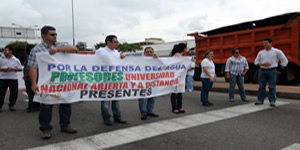 Docentes UNAD marchan por el agua