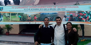 Docentes del ECAPMA participan en congreso de agroecología en el Perú