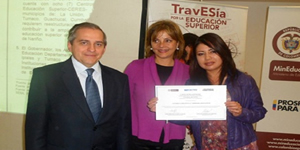 Egresada del CEAD Pasto recibe premio del Icetex  