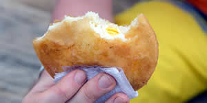 EL TIEMPO se refirió a "Oye, se está fritando", proyecto unadista que recupera la tradición de la arepa de huevo