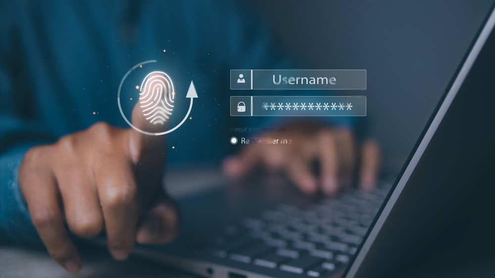 ¿Por qué los expertos en ciberseguridad enfatizan la protección de la identidad digital y la autenticación de dos factores? 