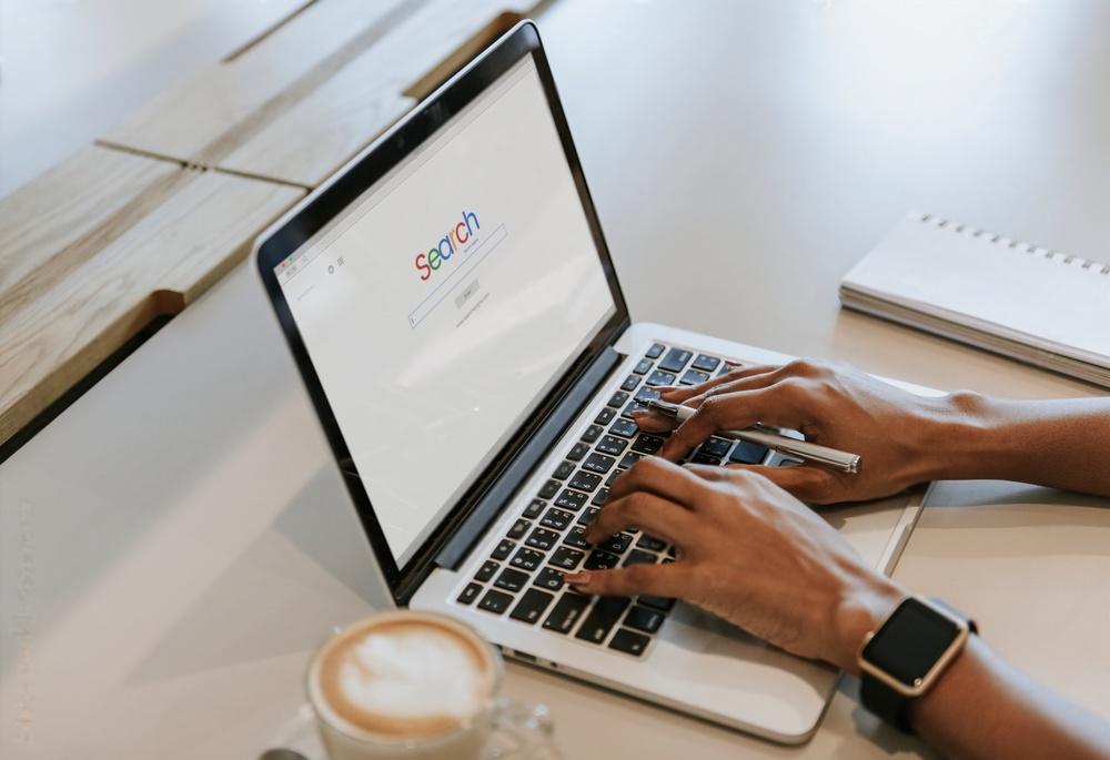 Consejos para proteger tu privacidad en motores de búsqueda: elige motores que respeten la privacidad y borra tu historial de búsqueda