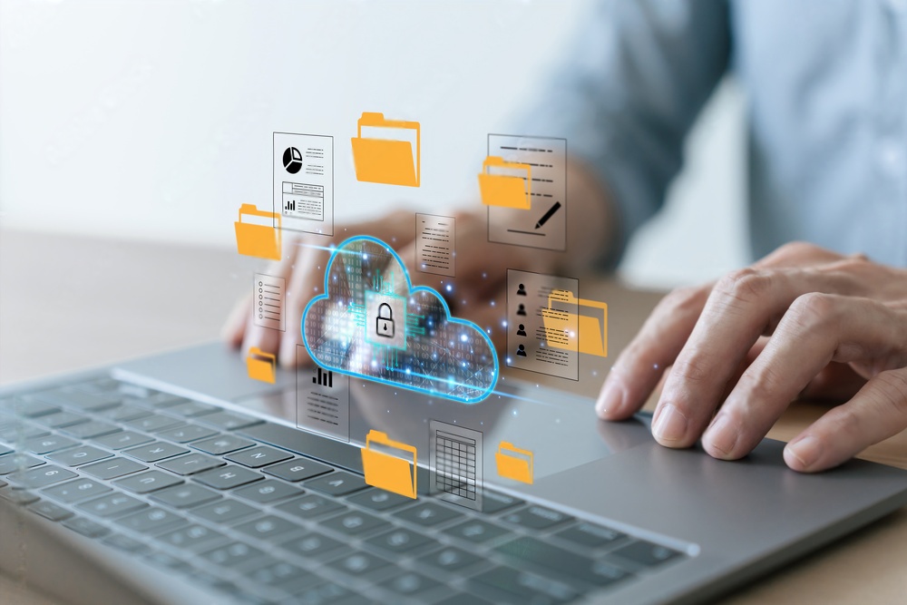 ¿Por qué los expertos en ciberseguridad advierten sobre los riesgos del almacenamiento en la nube y recomiendan el uso de cifrado de extremo a extremo? 