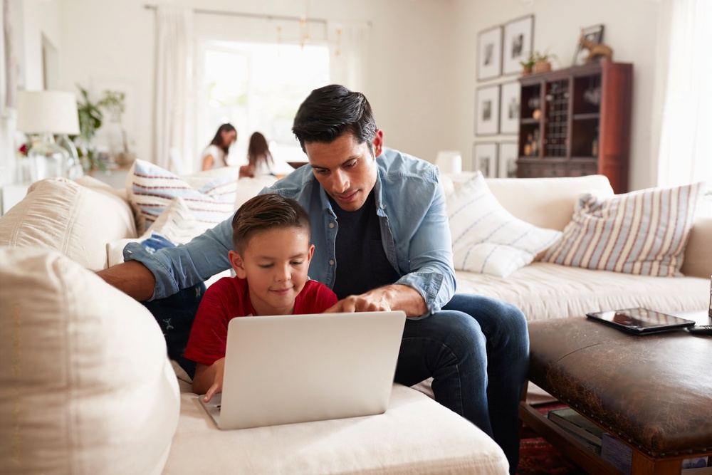 Consejos de seguridad en redes sociales para adultos mayores: configura la privacidad y sé cauteloso al aceptar solicitudes de amistad