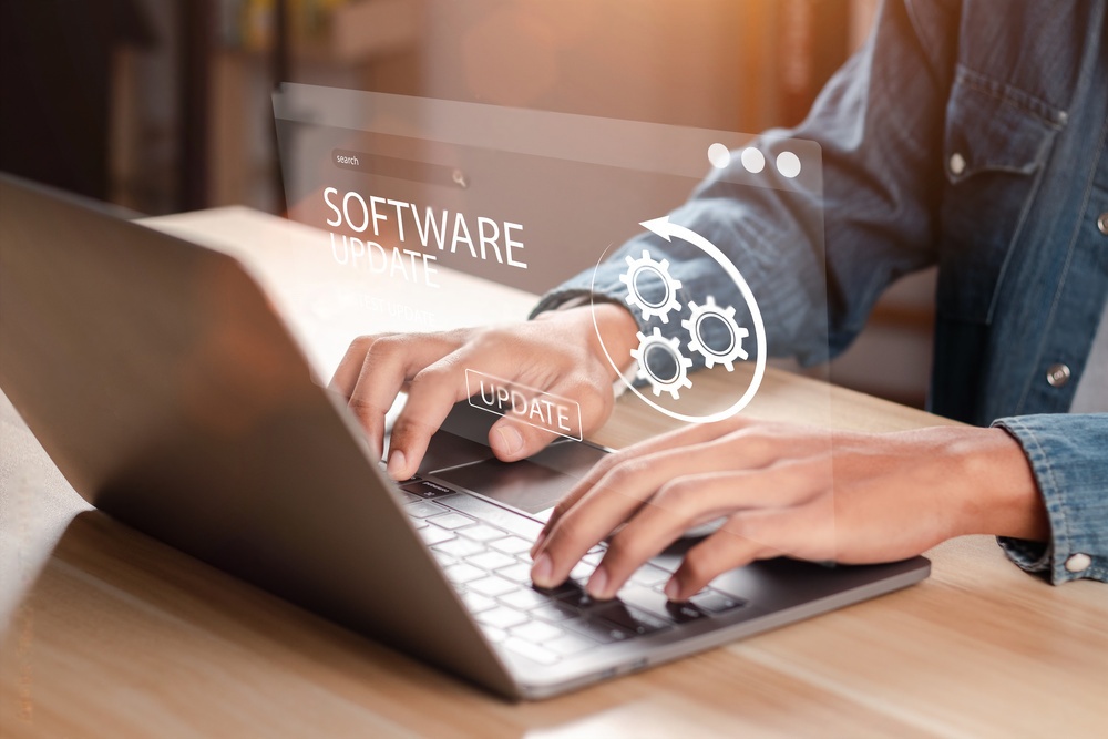 Consejos para protegerse contra el spyware: instala software antispyware y ten precaución al descargar software de internet
