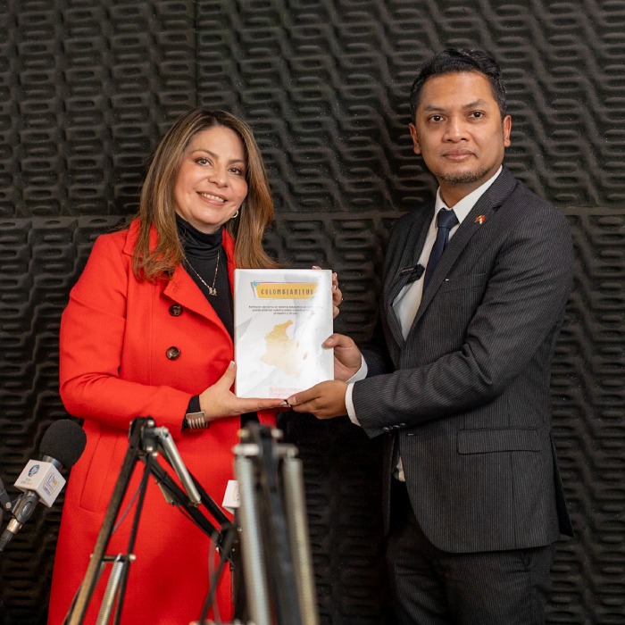 Embajada de Indonesia visitó la UNAD y participará en el Global Business Festival 2026 en Radio UNAD Virtual 