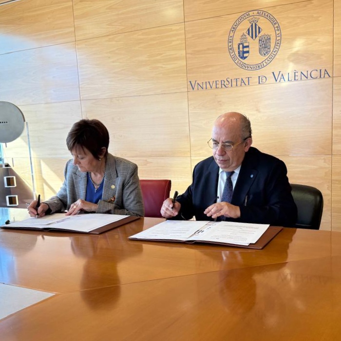 UNAD y Universidad de Valencia firman convenio marco para fortalecer la cooperación académica
