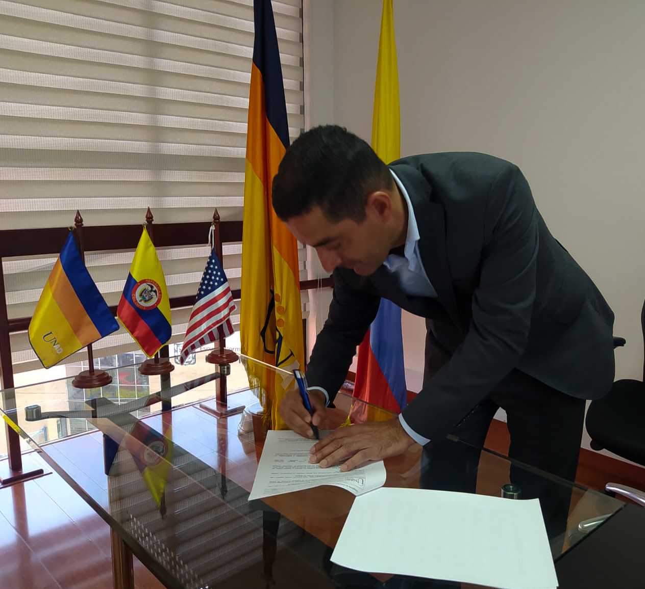Firma de convenio 03