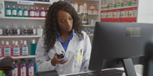 La UNAD, 30 años formando regentes de farmacia en los territorios