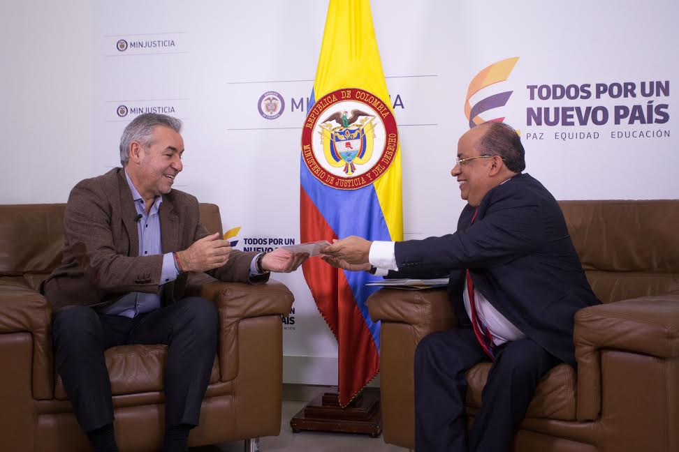 Foto Min Interior y Rector UNAD