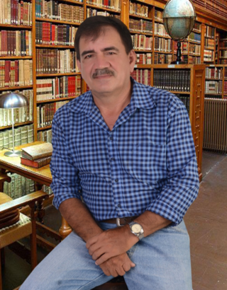 Egresado Unadista publica su primer libro “Los Diez Mandamientos de la Democracia ¡Colombia, un Estado Fallido!”