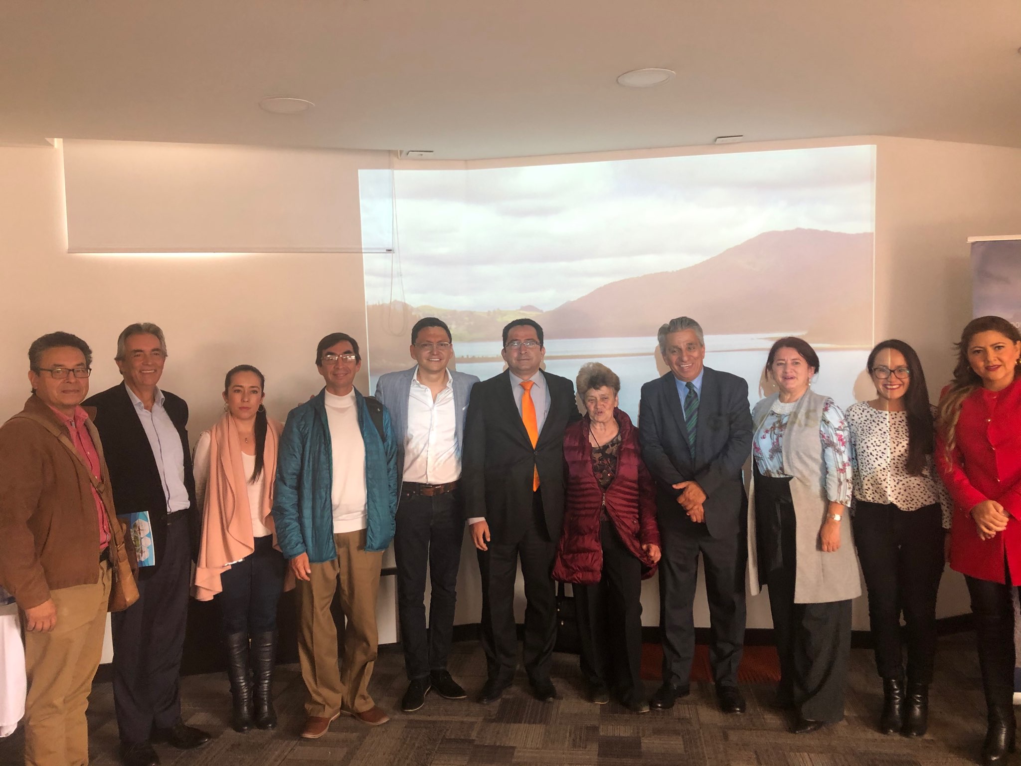 El CEAD Girardot participó en la entrega de un libro que determina el ordenamiento ambiental de varias zonas del país