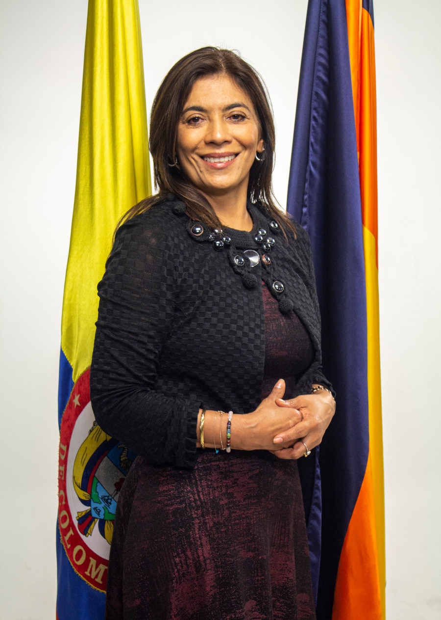 ALBA LUZ SERRANO DECANA 1