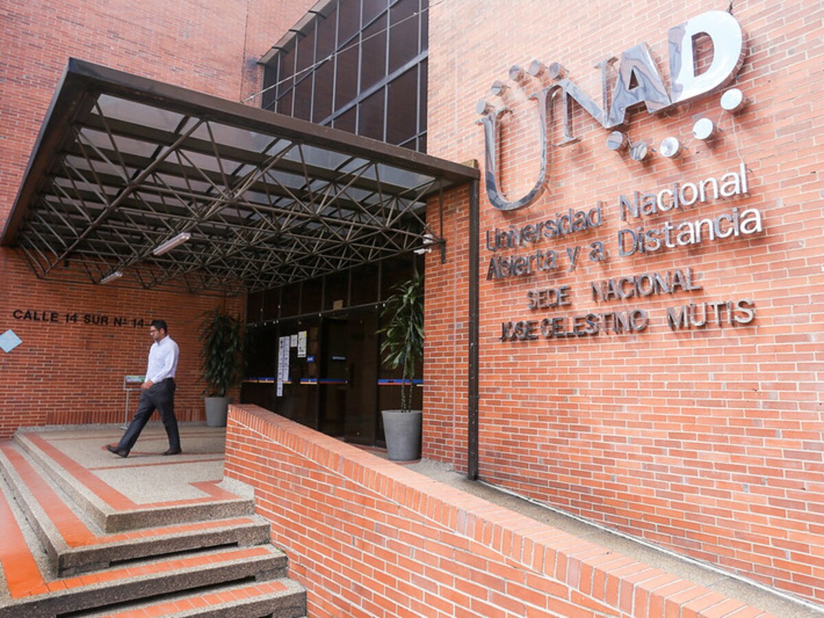 El diario La República destacó a la UNAD como la universidad líder en programas virtuales