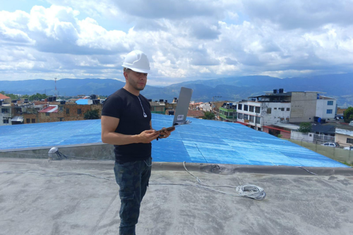 La UNAD impulsa la transición energética en hospitales públicos de Cundinamarca