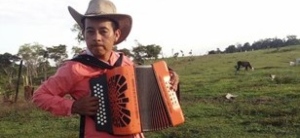 Egresado Unadista revoluciona la música norteña para llevar mensajes de paz y amor
