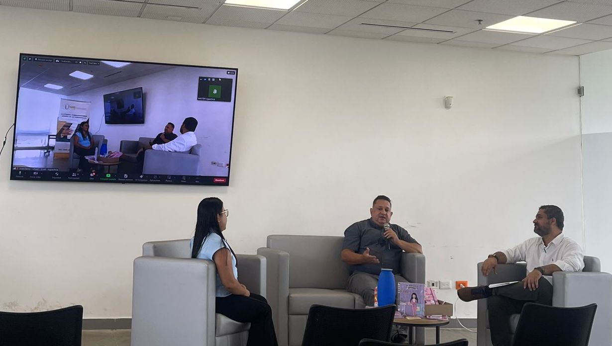 Conversatorio de emprendedores para el análisis de experiencias significativas y fuentes de financiamiento.