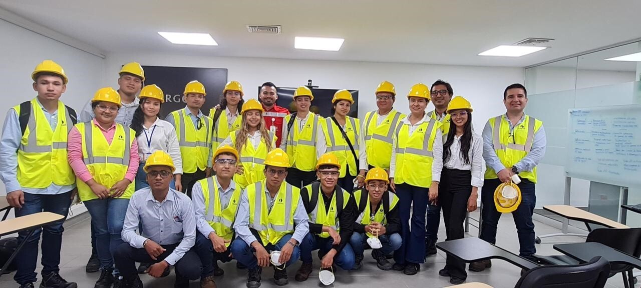Estudiantes pertenecientes al CCAV Corozal realizaron Visita Empresarial a la Planta de Cementos ARGOS, ubicada en Toluviejo Sucre