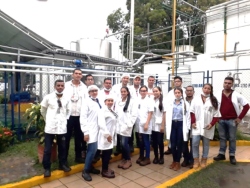 Quince estudiantes del programa de Ingeniería Industrial del CEAD Valledupar realizaron recorrido por Gaseosas HIPINTO