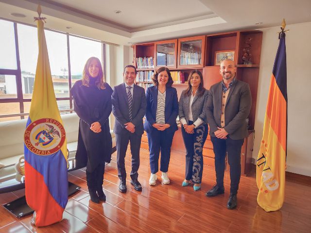  UNAD y Universidad de Vigo firman convenio para reconocimiento mutuo de créditos