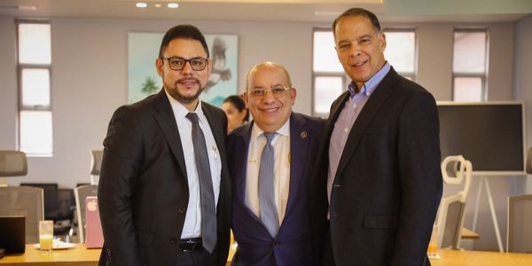 UNAD y Coursera firman alianza para impulsar el aprendizaje digital y la empleabilidad
