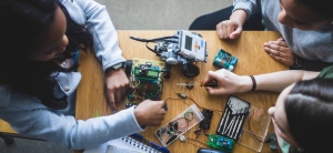 Diseño interactivo y evaluación efectiva para docentes en robótica y automatización con MATLAB