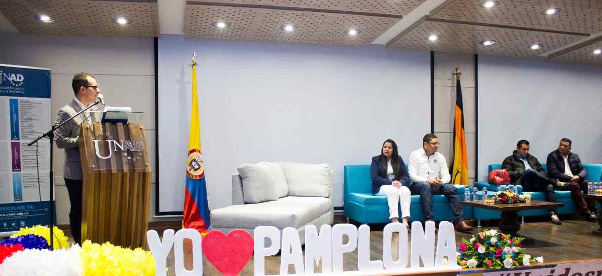 UNAD lideró panel de Liderazgo y Desarrollo en Pamplona
