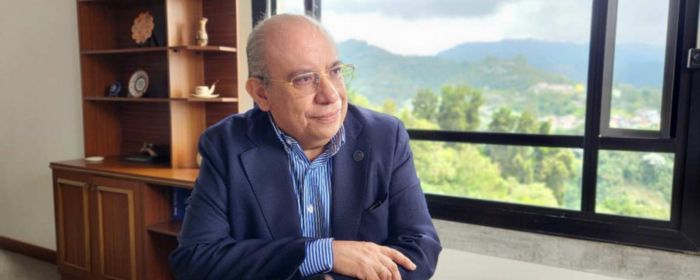 El rector de la UNAD se refiere, en Forbes, a la degradación de algunas profesiones