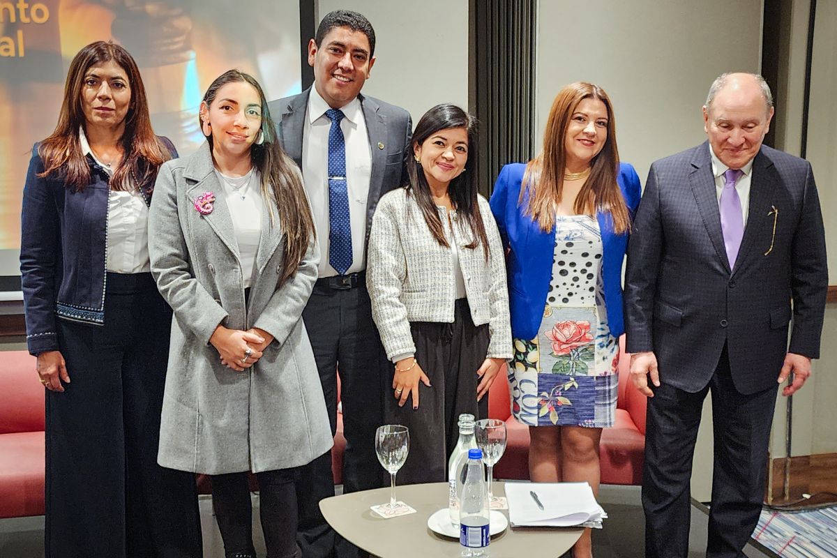 lanzamiento especializacion psicologia juridica unad